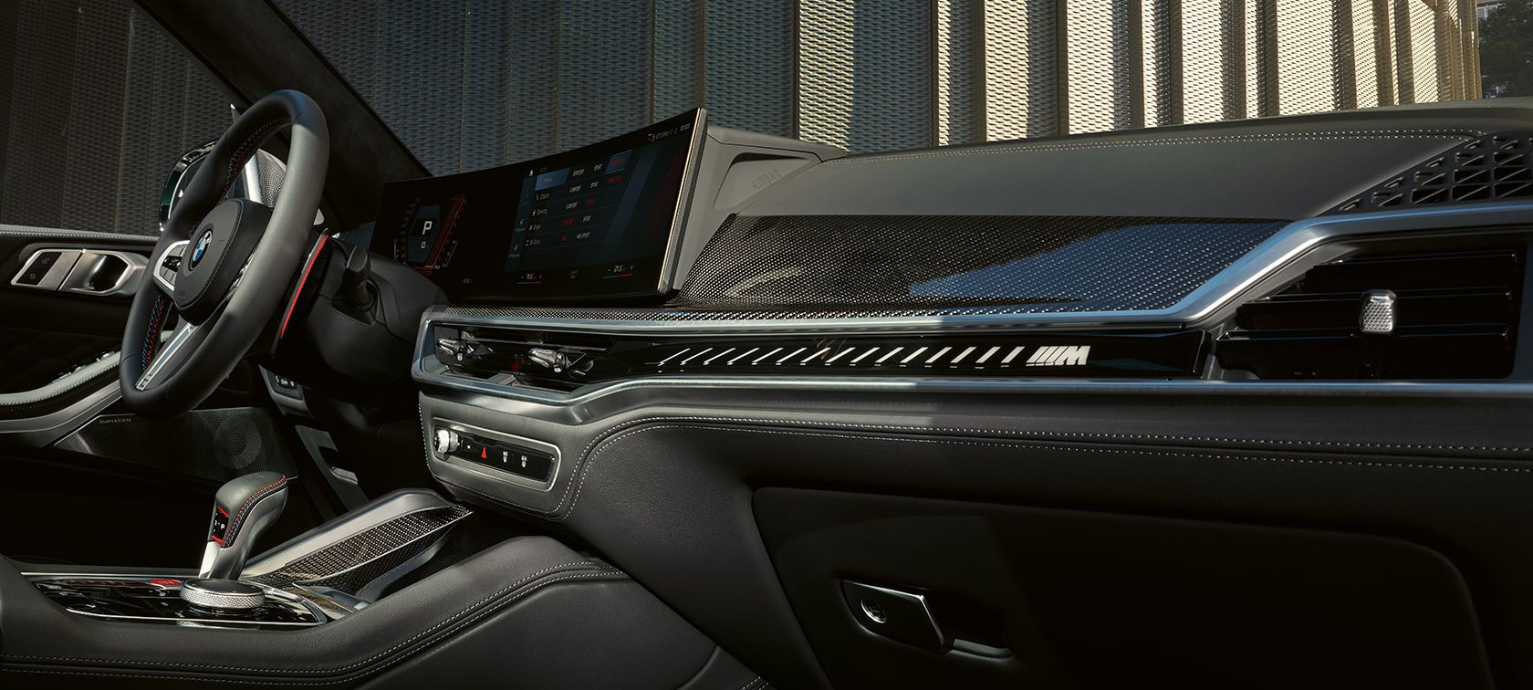 GAMA BMW X5 M: PUESTO DE CONDUCCIÓN Y TECNOLOGÍA.